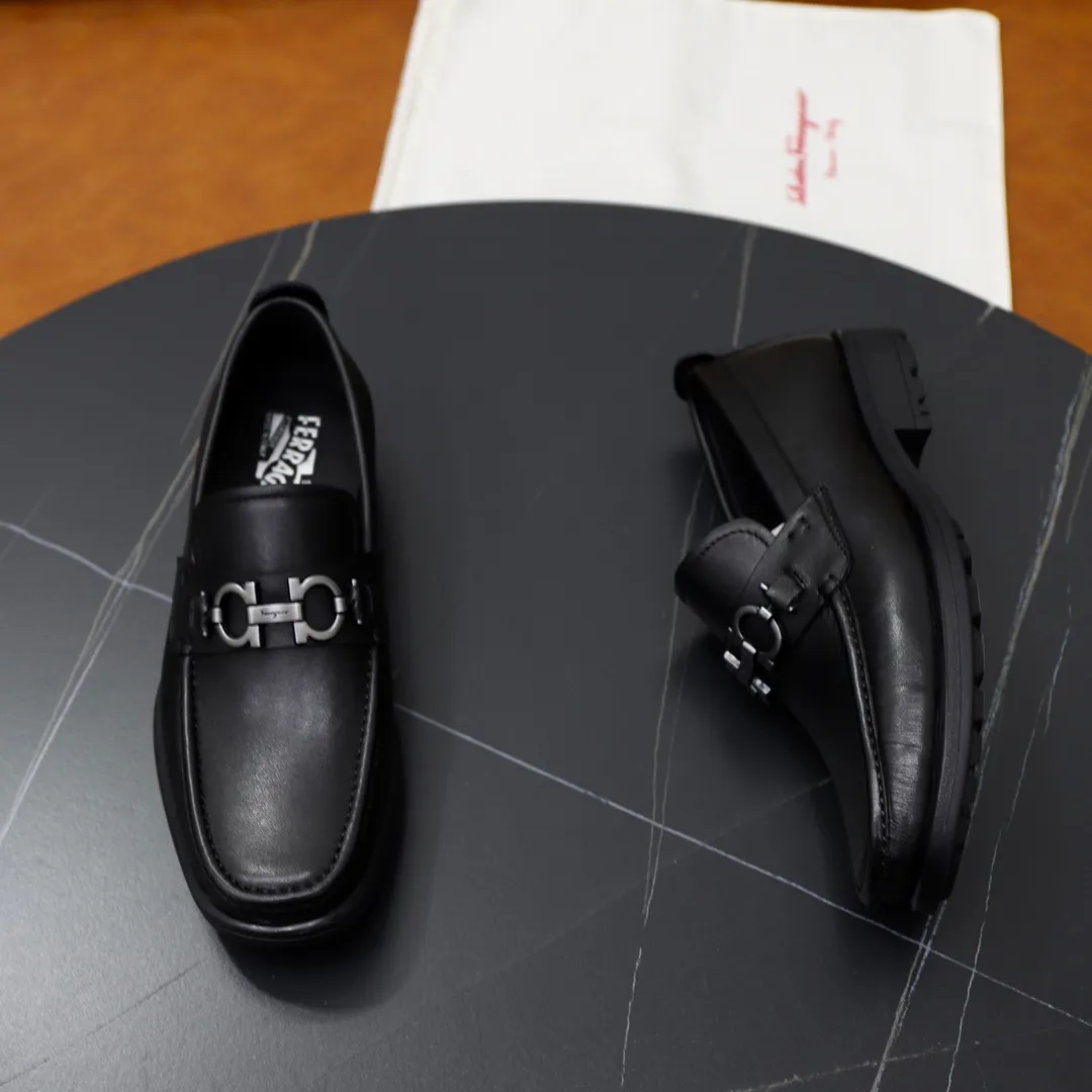 Men's shoes: 270🙅‍♂️🙅‍♂️🙅‍♂️Niuli Brand: Ferragamo Standard code: Men's code 38/44 (45 customized) Grade: Same as the official website Material: Original imported cowhide leather lining Original wear-resistant lightweight outsole Style category: Men's casual slip-on shoes Distinguished luxury brand elements top luxury Color: Actual picture color